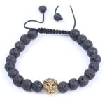 Čierny náramok z lávových kameňov s hlavou leva