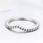 Strieborný prsteň s kryštálmi v tvare kvapky, veľkosť 7