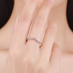 Strieborný prsteň s kryštálmi v tvare kvapky, veľkosť 7