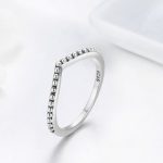 Strieborný prsteň s kryštálmi v tvare kvapky, veľkosť 6