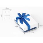 Šperkovnica s modrou mašľou, papier, 8 x 5 cm.