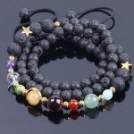 Čierny náramok z lávových kameňov s farebnými korálkami