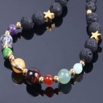 Čierny náramok z lávových kameňov s farebnými korálkami