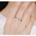 Strieborný prsteň s nápisom love, veľkosť 8