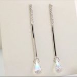 Dlhé, visiace náušnice zdobené kryštálmi Swarovski, modro-biele