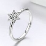 Strieborný prsteň s ozdobou hviezdy, veľkosť 8
