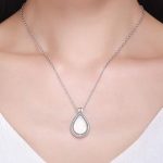 Strieborný náhrdelník s otvárateľným príveskom v tvare kvapky, biela