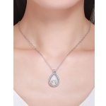 Strieborný náhrdelník s otvárateľným príveskom v tvare kvapky, biela