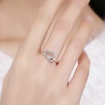 Strieborný prsteň s ozdobou dvojitého srdca, veľkosť 8