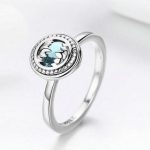 Strieborný prsteň s modrým kryštálom, veľkosť 8