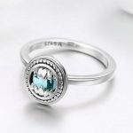 Strieborný prsteň s modrým kryštálom, veľkosť 8