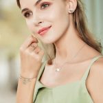 Strieborný náhrdelník s príveskom mačky