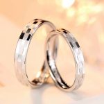 Ezüst női karikagyűrű, csiszolt, 8-as méret