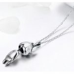 Strieborný náhrdelník s príveskom psíka a modrým kryštálom