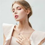 Strieborný náhrdelník so šťastnou vílou