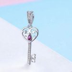 Strieborný prívesok na kľúče so zirkónovým kryštálom