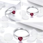 Strieborný prsteň s červeným srdiečkom