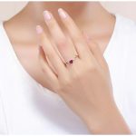 Strieborný prsteň s červeným srdiečkom