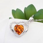 Náhrdelník s príveskom dvojité srdce, zdobený kryštálmi Swarovski, topás