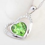 Náhrdelník srdce v srdci s príveskom, zdobený kryštálom Swarovski, peridot