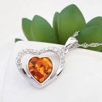 Náhrdelník srdce v srdci s príveskom, zdobený kryštálom Swarovski, topás