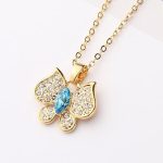 Náhrdelník s motýľom zdobený kryštálmi Swarovski, akvamarín