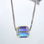 Náhrdelník s príveskom kocky zdobený kryštálmi Swarovski, viacfarebný