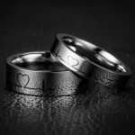 Nerezový pánsky snubný prsteň, s EKG signálom, veľkosť 6