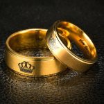 Nerezový dámsky snubný prsteň s nápisom "His Queen", zlatá farba, veľkosť 7