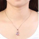 Náhrdelník s kvetinovým príveskom srdiečka, zdobený kryštálmi Swarovski, ružová