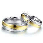 Pánsky snubný prsteň z nehrdzavejúcej ocele s pozláteným pásikom, veľkosť 9