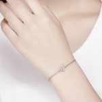 Strieborný náramok s mačkou