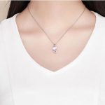 Strieborný náhrdelník s mačkou, ružové sklo