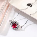 Náhrdelník s príveskom na tvarovanie očí, zdobený kryštálmi Swarovski, červená