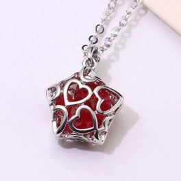   Náhrdelník s príveskom v tvare hviezdy, český krištáľ, červený