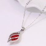 Náhrdelník v tvare kvapky s príveskom z českého krištáľu, červený