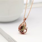 Náhrdelník s ažúrom, prívesok v tvare páva, český krištáľ, viacfarebný