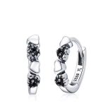 Ezüst fülbevaló szívecskékkel