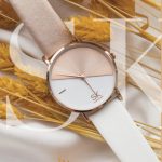 Dámske náramkové hodinky Shengke, dvojfarebné, s koženým remienkom, béžové