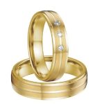 Pánsky snubný prsteň s gravírovaným prúžkom, nerez, zlatá farba, veľkosť 12