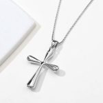 Náhrdelník s príveskom strieborný kríž, český krištáľ, biela