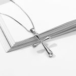 Náhrdelník s príveskom strieborný kríž, český krištáľ, biela