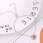 Náramok so srdiečkom zdobený kryštálmi Swarovski, červený