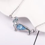 Náhrdelník s príveskom psíka zdobený kryštálmi Swarovski, akvamarín