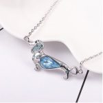 Náhrdelník s príveskom psíka, zdobený kryštálmi Swarovski, akvamarín