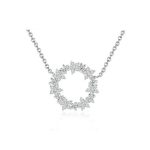 Strieborný náhrdelník s kvetinovým venčekom