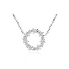 Strieborný náhrdelník s kvetinovým venčekom