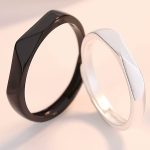 Ezüst karikagyűrű, egy pár, fekete-fehér