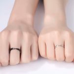 Ezüst karikagyűrű, egy pár, ezüstszín-fekete