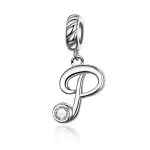 Strieborný charm, P písmeno so zirkónovým kryštálom